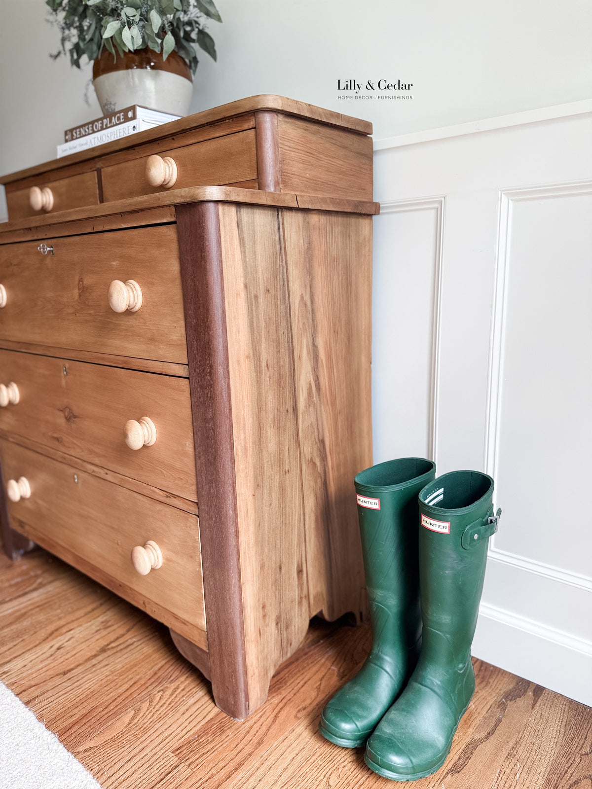 Late 19th-Century Step-Back Dresser in Restored Two-Tone Wood